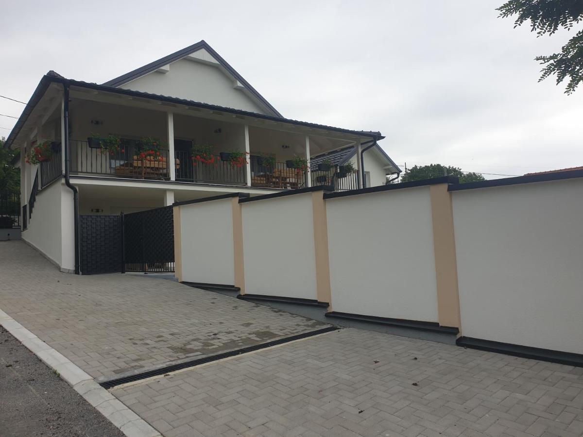 Apartmani Kruna Връдник Екстериор снимка